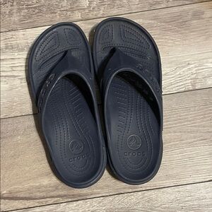 CROCS Navy Foam Flip Clogs
